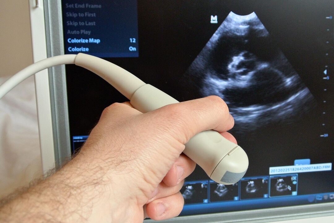 Ultraschall hilft bei der Diagnose einer kongestiven Prostatitis bei einem Mann. 